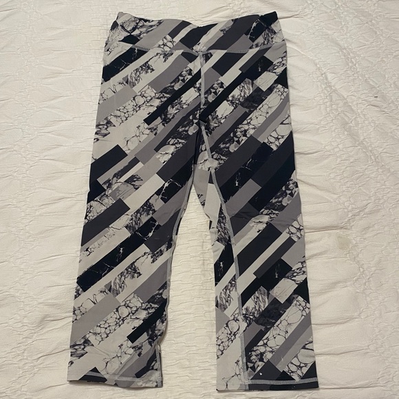 Black/White/Grey Patterned Marc NY Crop Legging - Picture 1 of 4
